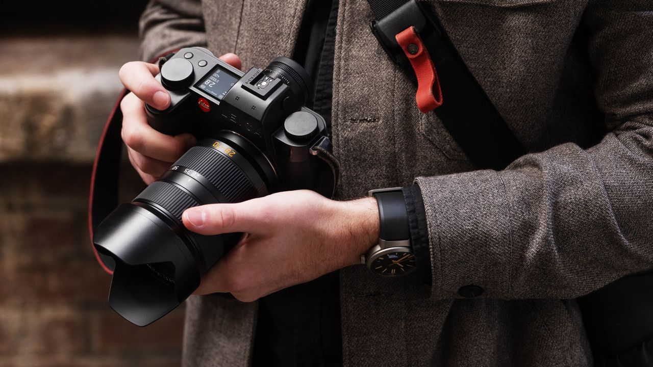 Leica 28-70mm f/2.8: Sharpness Worth the Price Tag?