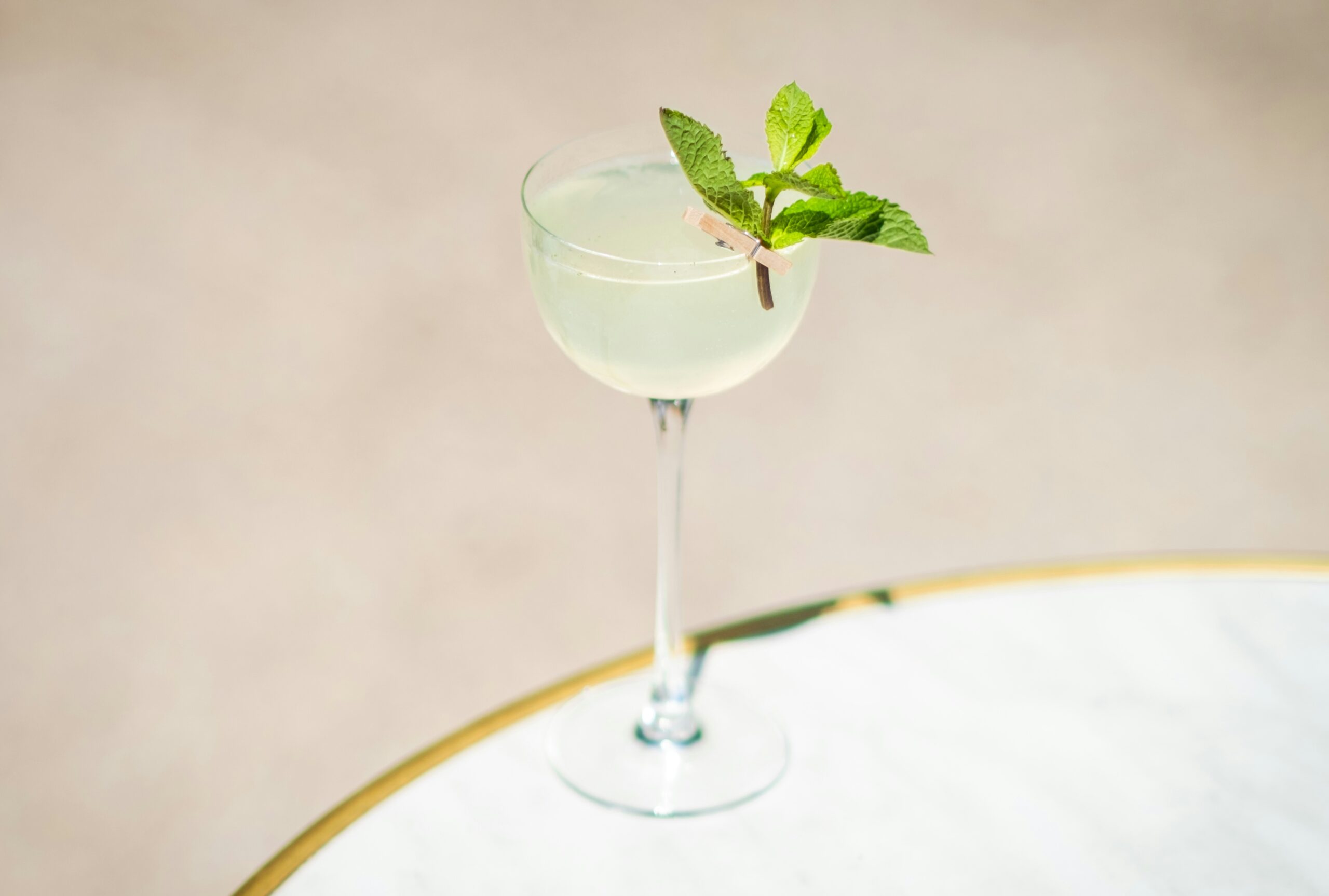 10 Timeless Summer Cocktails for Effortless Sunset Sipping